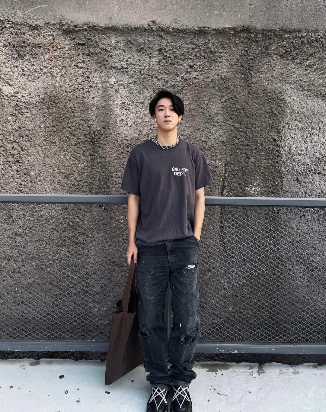GALLERY DEPT. SOUVENIR TEE Black English LOGO short sleeves Hollywood limited edition Washed black S-XL Classic basic style washed and aged Cylindrical seamless linen and cotton fabric Loose fit